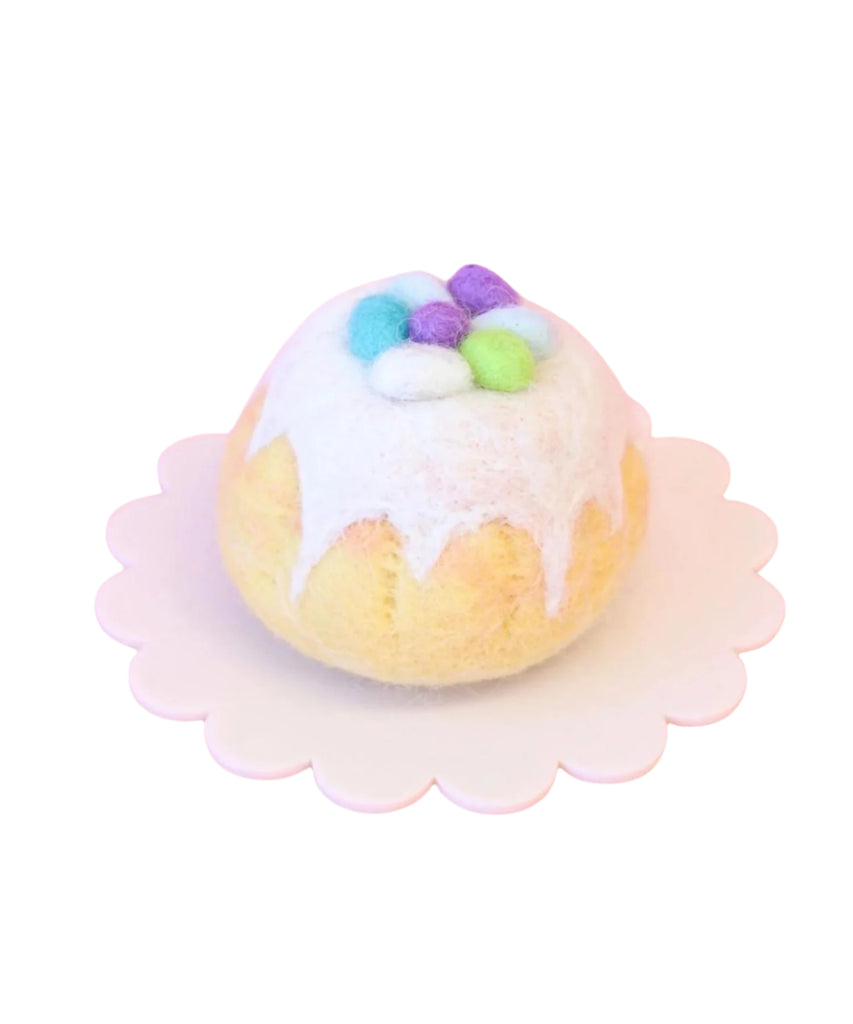 Juni Moon | Easter Sponge Cakes